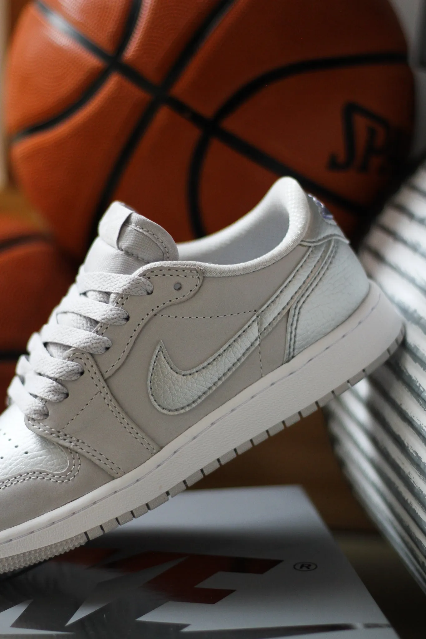 AIR JORDAN 1 LOW OG (GS) "METALLIC SILVER"