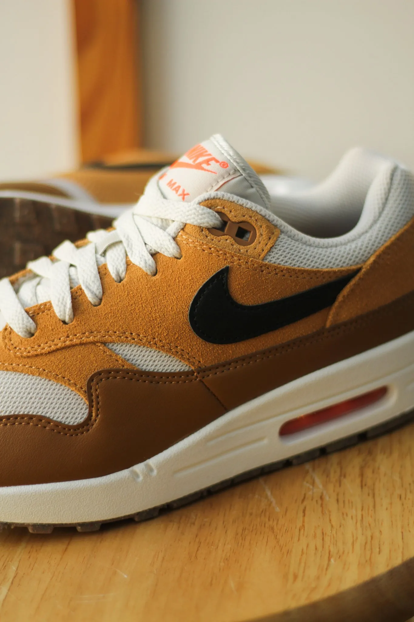 AIR MAX 1 ESS "LIGHT BONE"