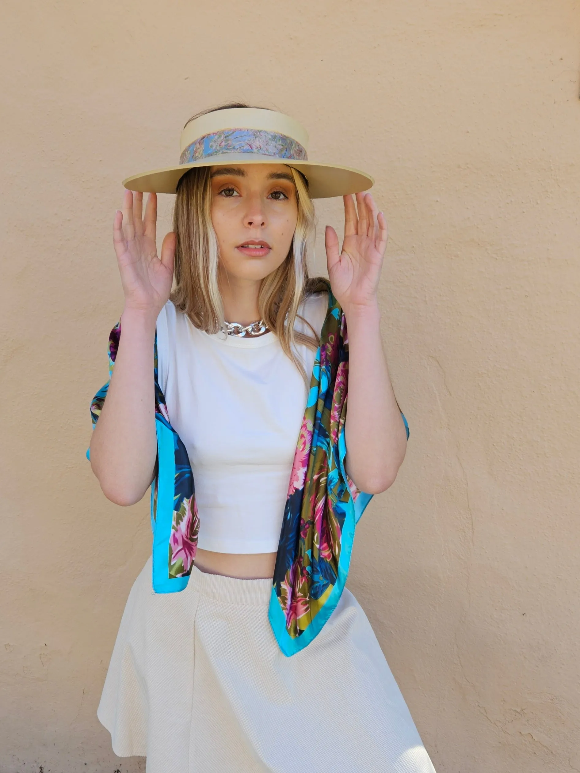 Beige "LadyEVA" Visor Hat with Multicolor Floral Band