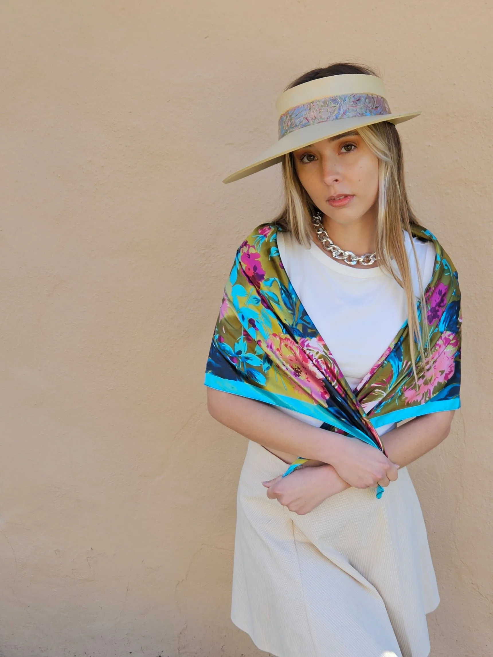 Beige "LadyEVA" Visor Hat with Multicolor Floral Band