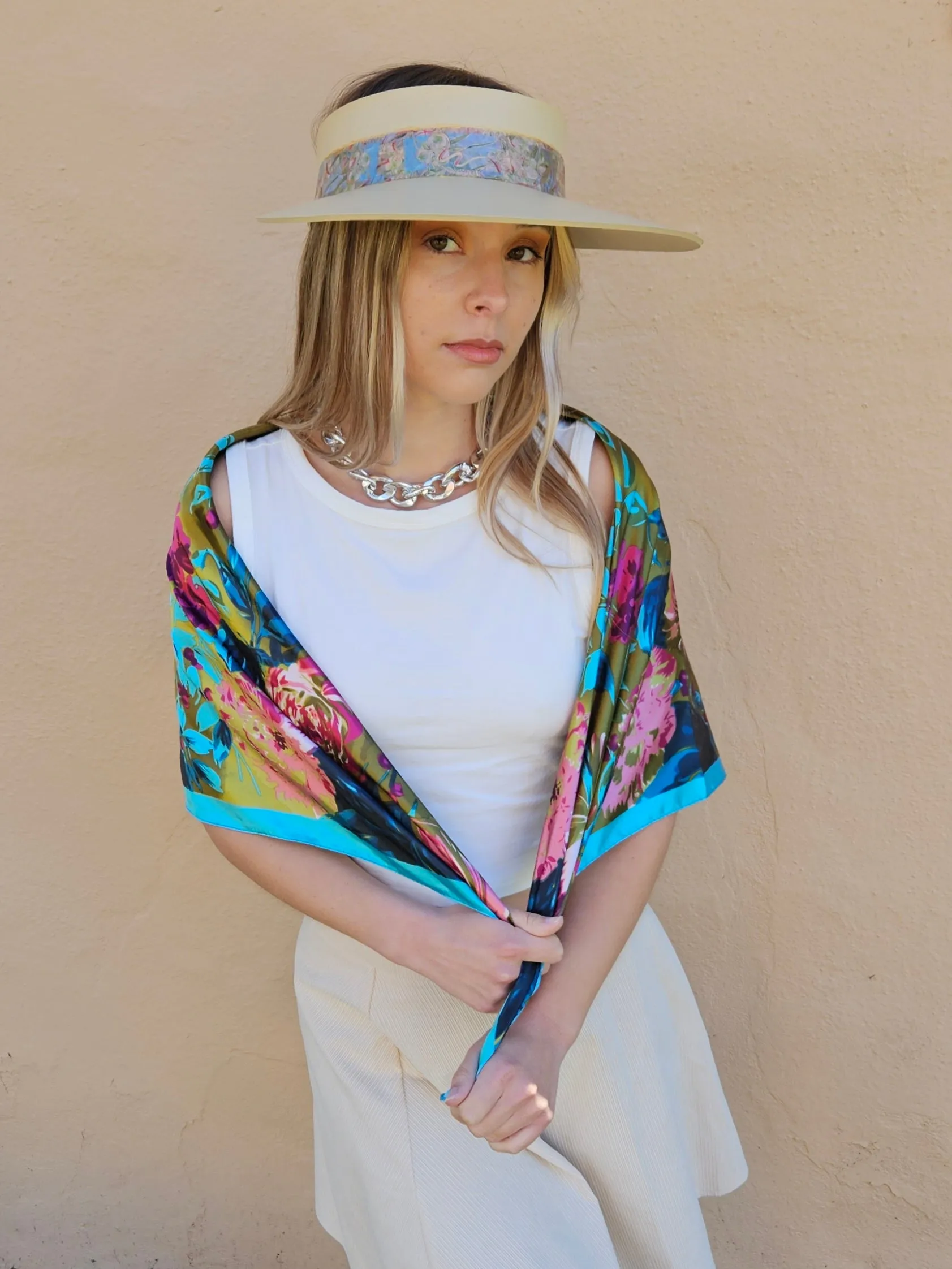 Beige "LadyEVA" Visor Hat with Multicolor Floral Band