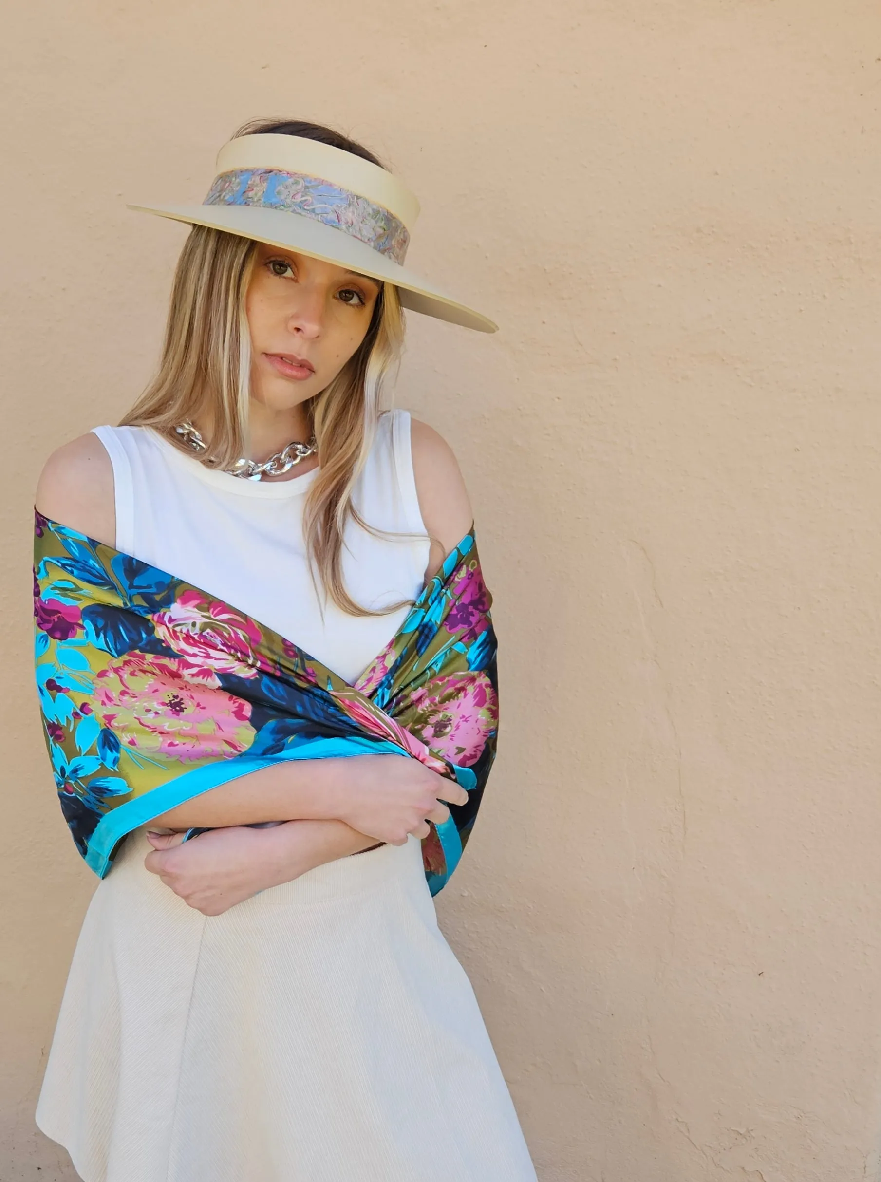 Beige "LadyEVA" Visor Hat with Multicolor Floral Band