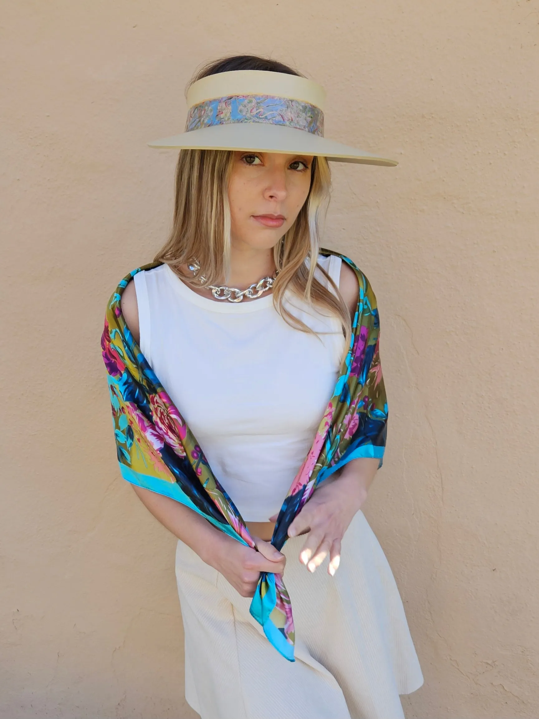 Beige "LadyEVA" Visor Hat with Multicolor Floral Band