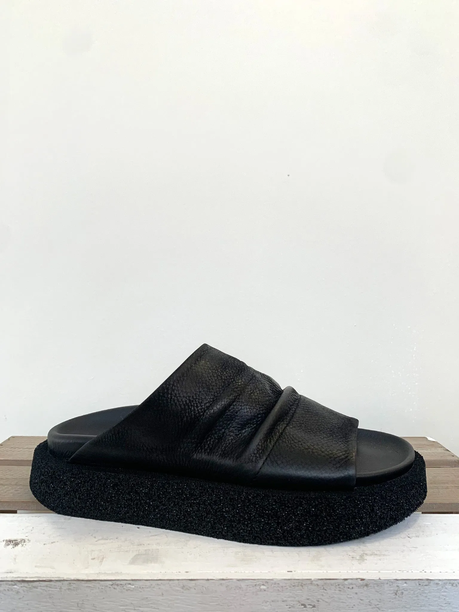 CREP20 Sponge Sole Black Sliders