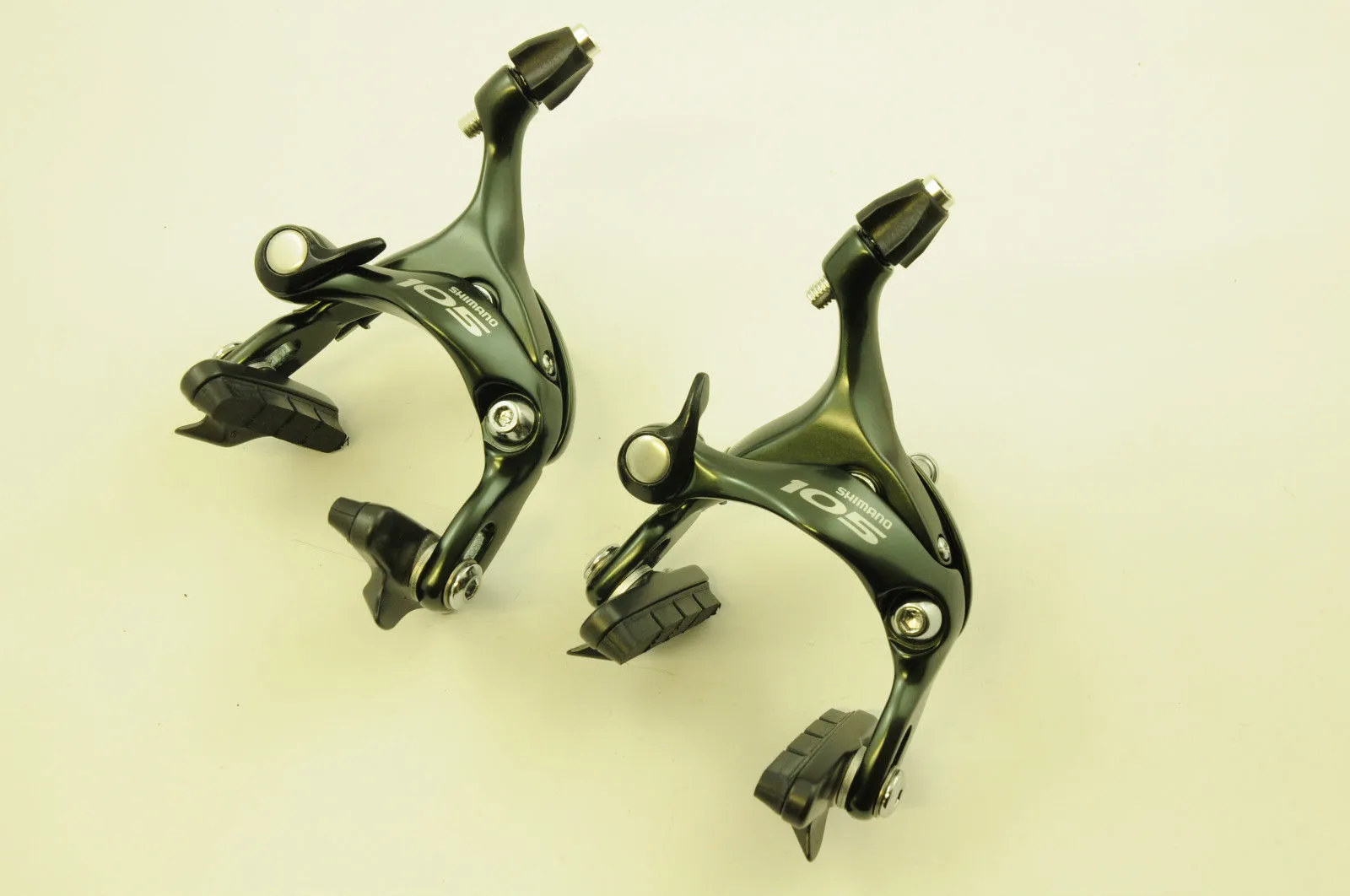 PAIR SHIMANO 105 BR-5600 ROAD BIKE BRAKE CALIPERS RACING BIKE BRAKE BLACK NOS