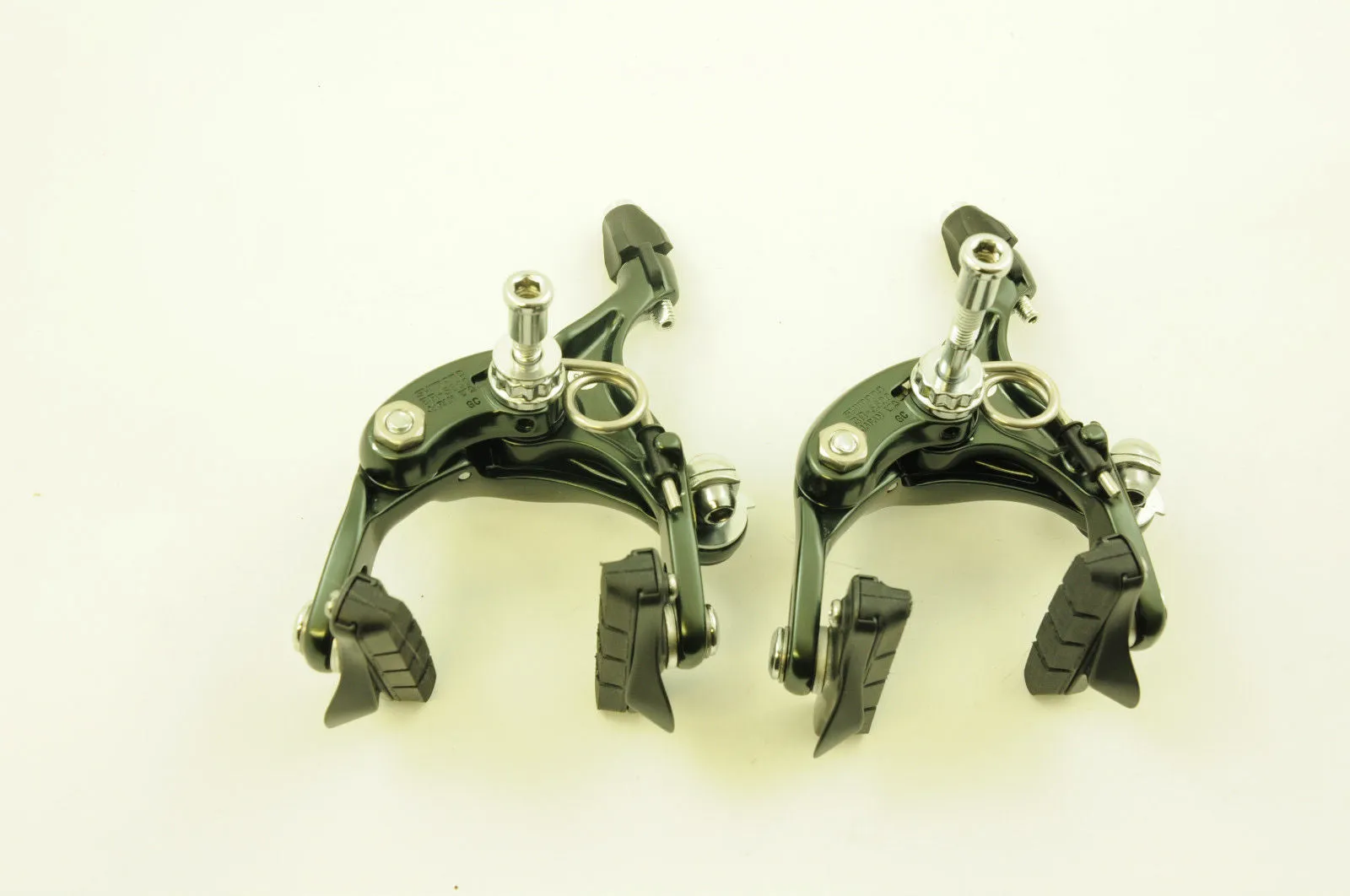 PAIR SHIMANO 105 BR-5600 ROAD BIKE BRAKE CALIPERS RACING BIKE BRAKE BLACK NOS