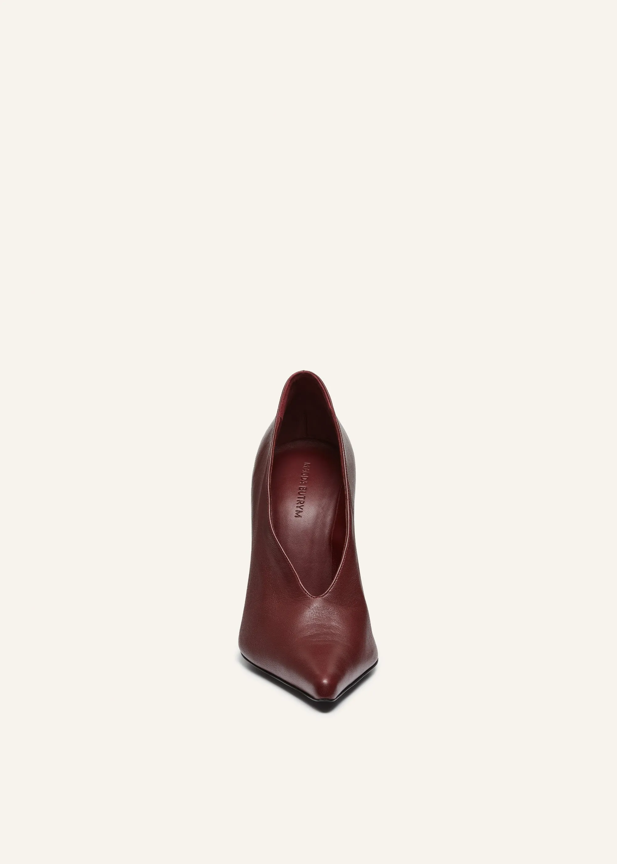 Pointed pumps in burgundy leather