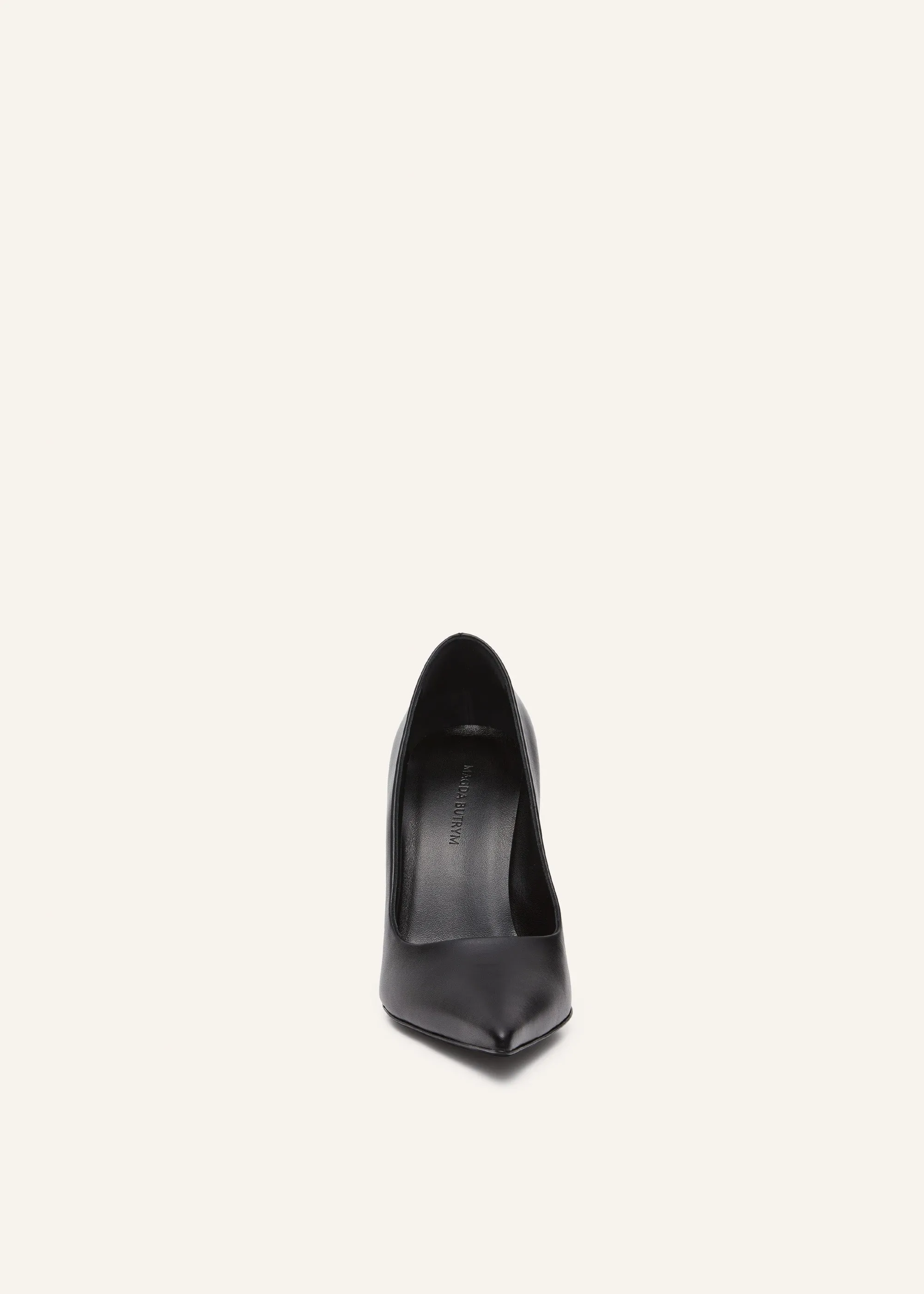 Pointed-toe pumps in black leather