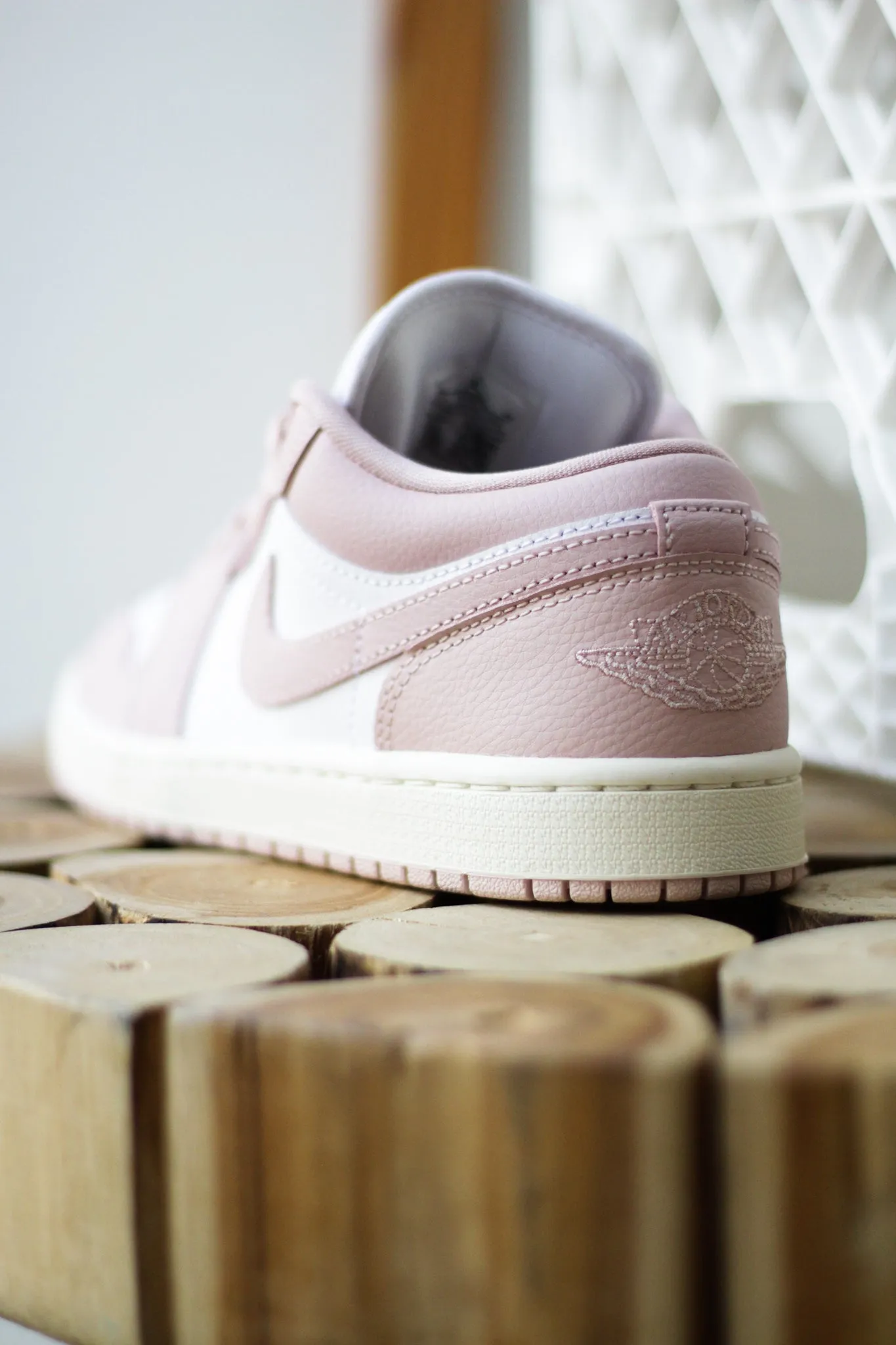 W AIR JORDAN 1 LOW "PINK OXFORD"